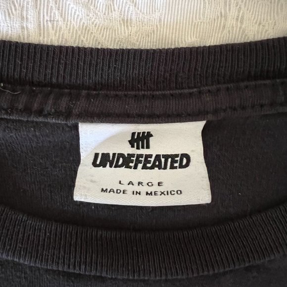 Undefeated T-Shirt "Walk-Ins Welcome" - Picture 3 of 5